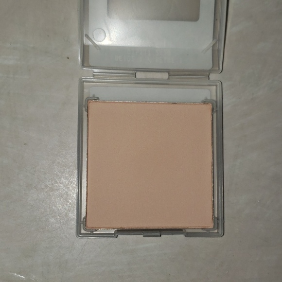 Mary Kay Sheer Mineral Pressed Powder - Picture 2 of 2